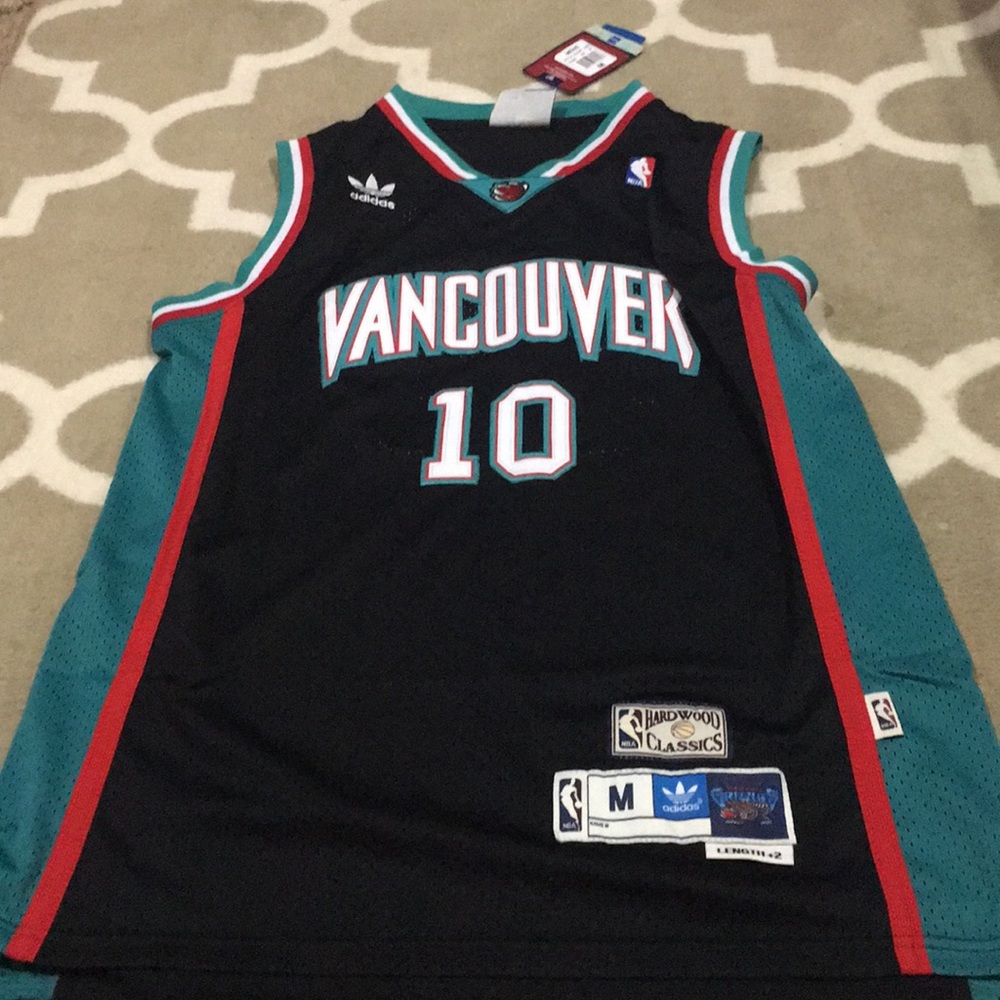 ⚫️🔺Vancouver throwback jersey 🔺⚫️